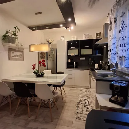 Apartment L&l *