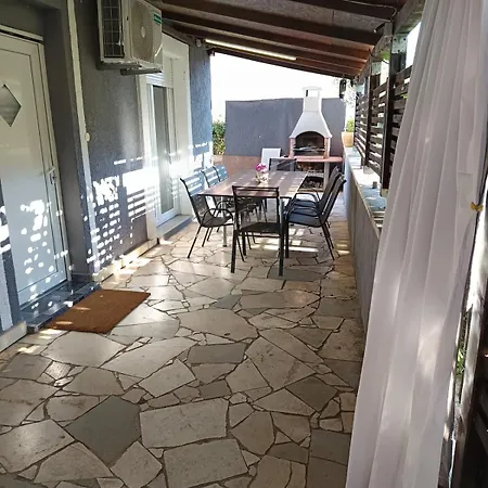 Apartment L&l *